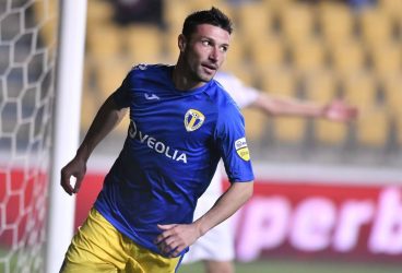 Petrolul a marcat cu toate compartimentele, ba și cu adversarii, și a revenit pe podium. Cu (încă) Leo (mai mult așezat) pe bancă!