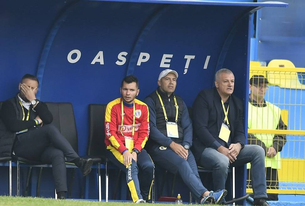 Peste 50% dintre fotbaliștii folosiți de Tavi Grigore în Colentina au jucat la Petrolul și în Liga a III-a! Peste 50% dintre fotbaliștii folosiți de Tavi Grigore în Colentina au jucat la Petrolul și în Liga a III-a!