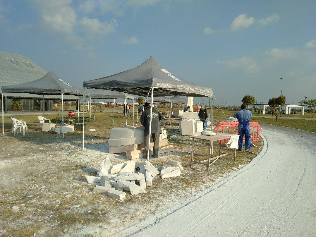 Tabără Internaţională de Sculptură Monumentală, în Parcul Vest Ploieşti