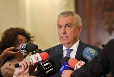 Tăriceanu îi îndeamnă pe alegători să nu ridice buletinele de vot pentru referendum