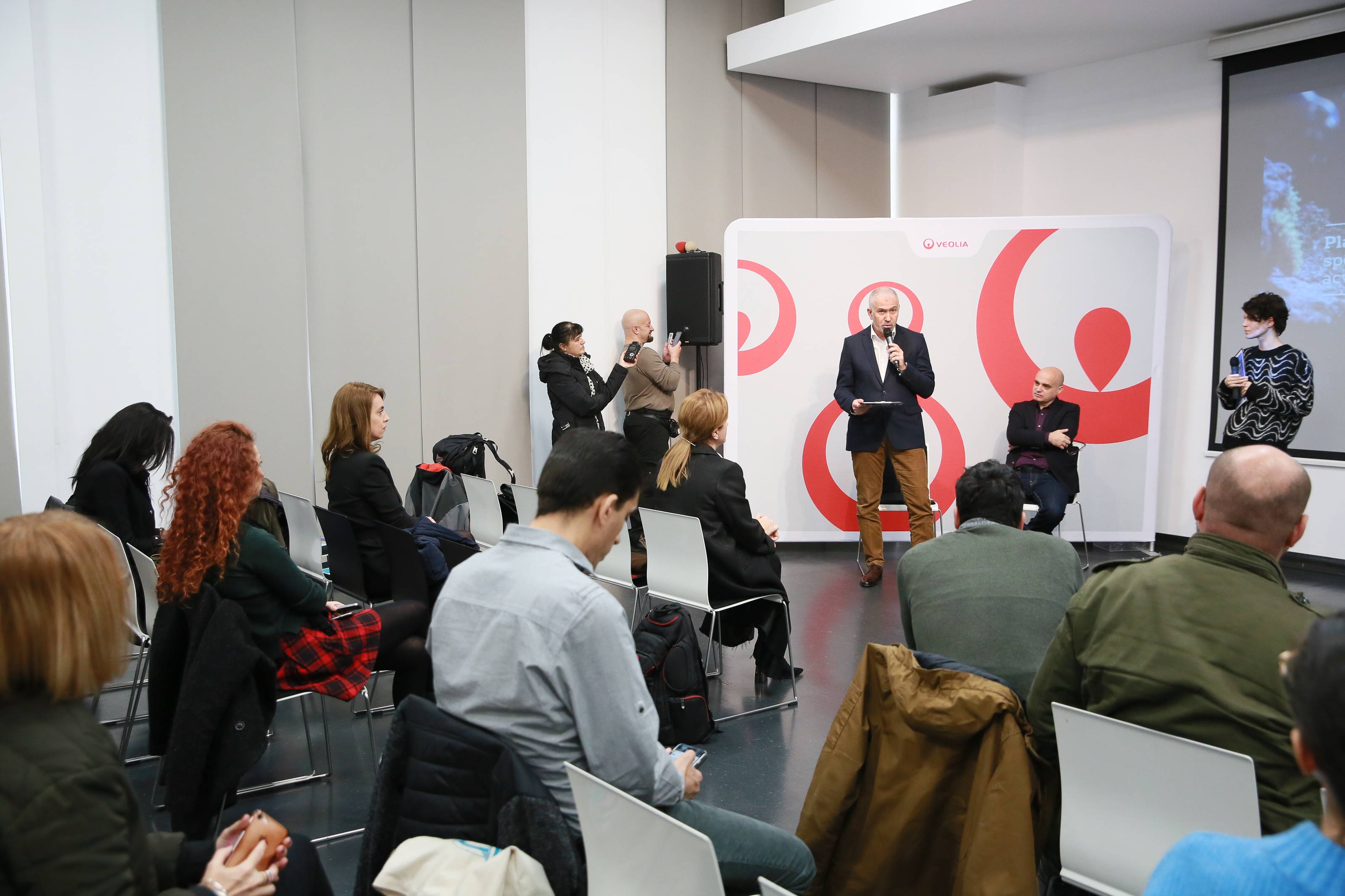 Veolia România susține lupta împotriva plasticului printr-o dioramă multimedia expusă la Muzeul Național de Istorie Naturală ,,Grigore Antipa” Veolia România susține lupta împotriva plasticului printr-o dioramă multimedia expusă la Muzeul Național de Istorie Naturală ,,Grigore Antipa”