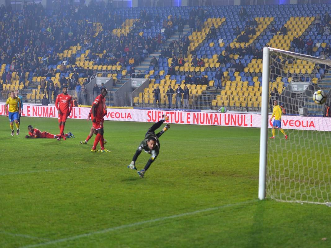 Valul al șaselea a fost “făcut” prea înalt! Doar remiză pentru Petrolul, în derbiul de mare tradiție cu UTA