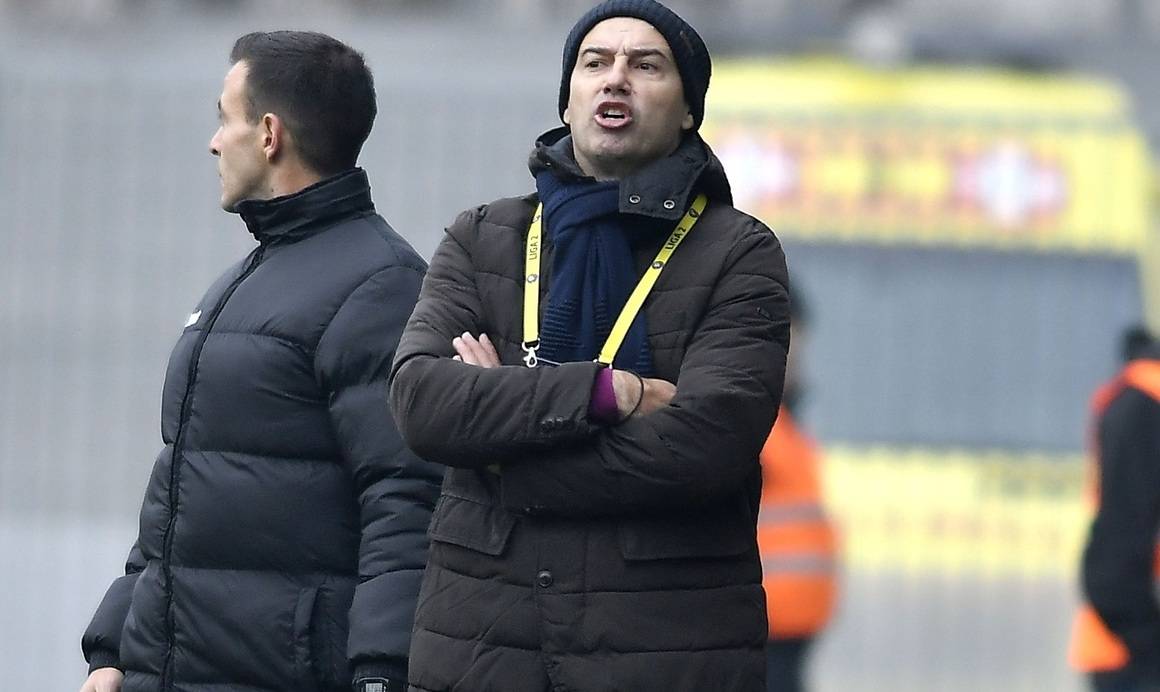 “Praf magic” pentru Petrolul, până la finele campionatului. Mugurel Cornățeanu este acum antrenor principal cu acte în regulă! “Praf magic” pentru Petrolul, până la finele campionatului. Mugurel Cornățeanu este acum antrenor principal cu acte în regulă!