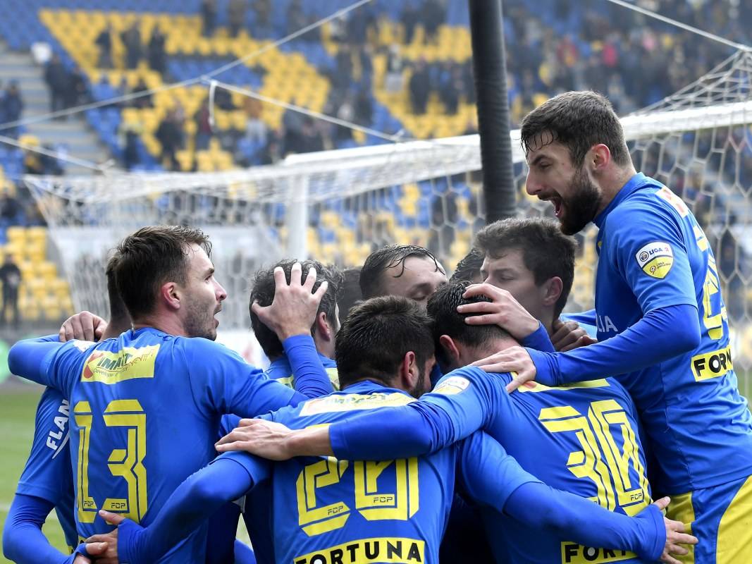 FC Petrolul – CS Baloteşti 5-1/Victorie lejeră pentru o iarnă mai liniştită FC Petrolul – CS Baloteşti 5-1/Victorie lejeră pentru o iarnă mai liniştită