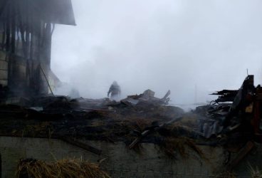 Bărbat cu probleme locomotorii, mort în incendiu într-o comună prahoveană