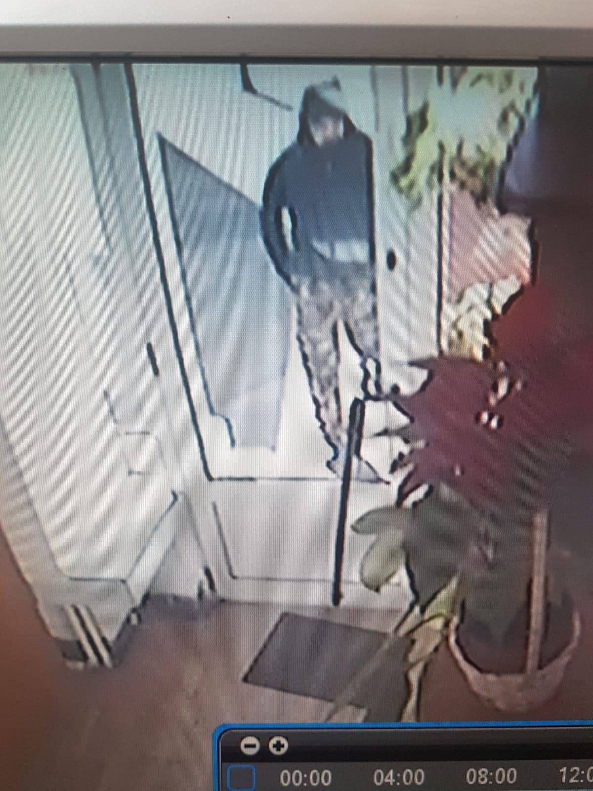 Jaf la o bijuterie din centrul Ploieştiului Jaf la o bijuterie din centrul Ploieştiului