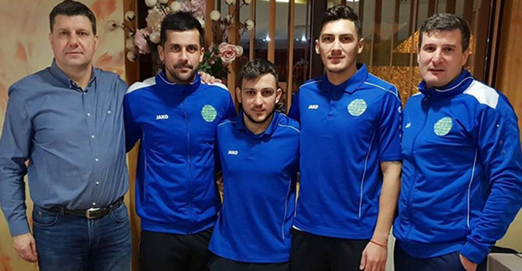 Nu numai Farului i-au plăcut trei ex-jucători ai Petrolului. Și Metaloglobusul s-a “amorezat” tot de atâția foști “lupi”! Nu numai Farului i-au plăcut trei ex-jucători ai Petrolului. Și Metaloglobusul s-a “amorezat” tot de atâția foști “lupi”!