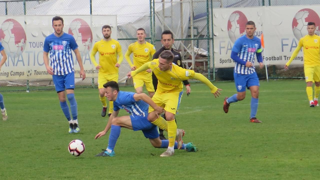 Petrolul se pregătește în condiții de top la Lara. Debut bun pentru străini, în primul meci amical. Vineri sosește în Turcia și șeful executivului “lupilor” Petrolul se pregătește în condiții de top la Lara. Debut bun pentru străini, în primul meci amical. Vineri sosește în Turcia și șeful executivului “lupilor”