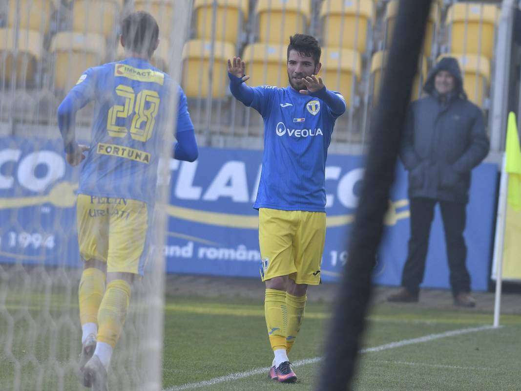 La Petrolul au venit doi greci, dar pleacă… Grecu. Mijlocașul de bandă împrumutat de la Viitorul a fost chemat la reziliere! La Petrolul au venit doi greci, dar pleacă… Grecu. Mijlocașul de bandă împrumutat de la Viitorul a fost chemat la reziliere!