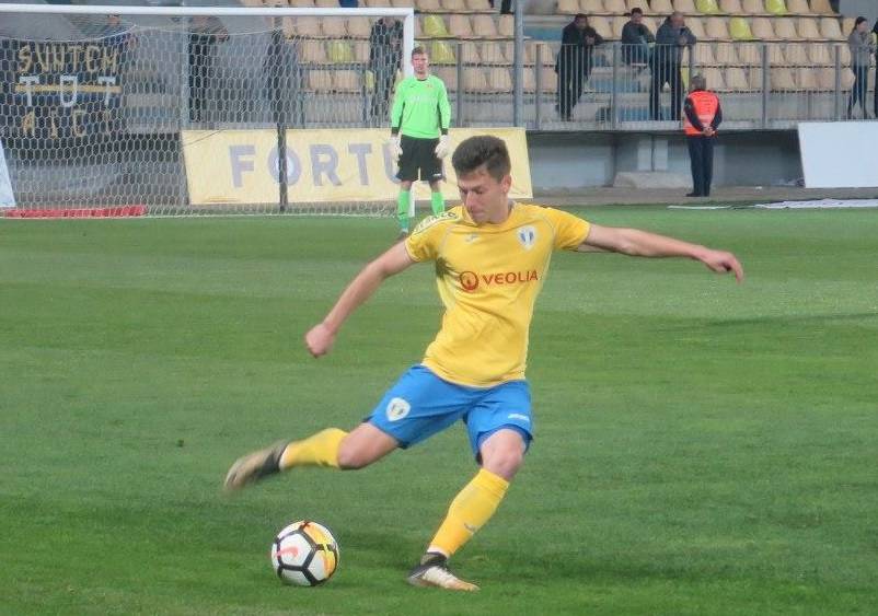 Într-un interval scurt de timp, clubul “lupilor” a schimbat liniile ca la… baschet. Din lotul de Liga a IV-a au mai rămas doar patru fotbaliști! Într-un interval scurt de timp, clubul “lupilor” a schimbat liniile ca la… baschet. Din lotul de Liga a IV-a au mai rămas doar patru fotbaliști!