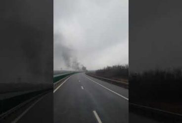 Imagini cu autoturismul care a luat foc pe autostrada A3