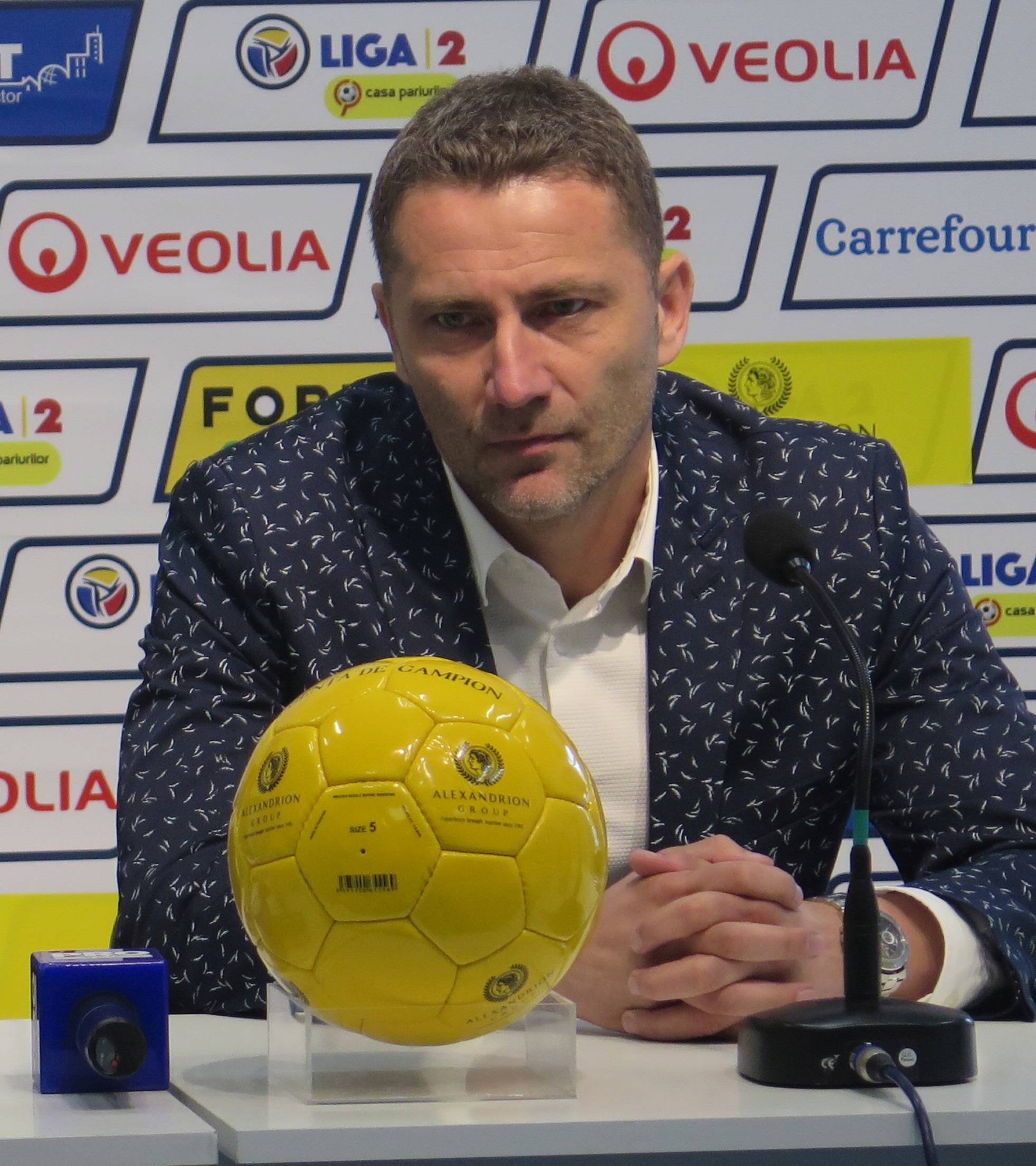 Președintele executiv al Petrolului, Cristi Vlad, dezminte ferm existența unei clauze speciale în contractul de împrumut al dinamovistului Robert Moldoveanu Președintele executiv al Petrolului, Cristi Vlad, dezminte ferm existența unei clauze speciale în contractul de împrumut al dinamovistului Robert Moldoveanu