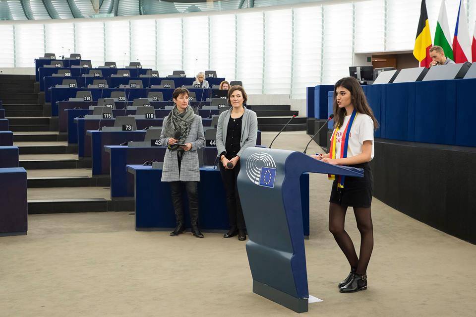Elevi din Văleni, “europarlamentari” la Strasbourg Elevi din Văleni, “europarlamentari” la Strasbourg