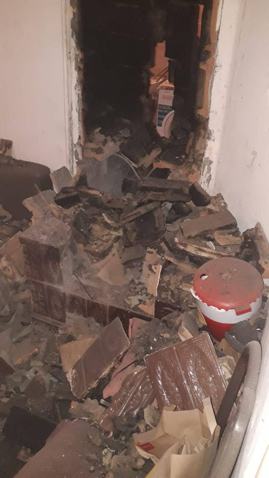 Doi tineri răniţi într-o explozie la o sobă cu gaze