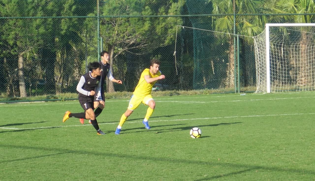 Cu degetele fracturate și fixate într-o atelă, armeanul Malakyan, “triplă” cu Păuleștiul! O “dublă” a bifat juniorul Enache