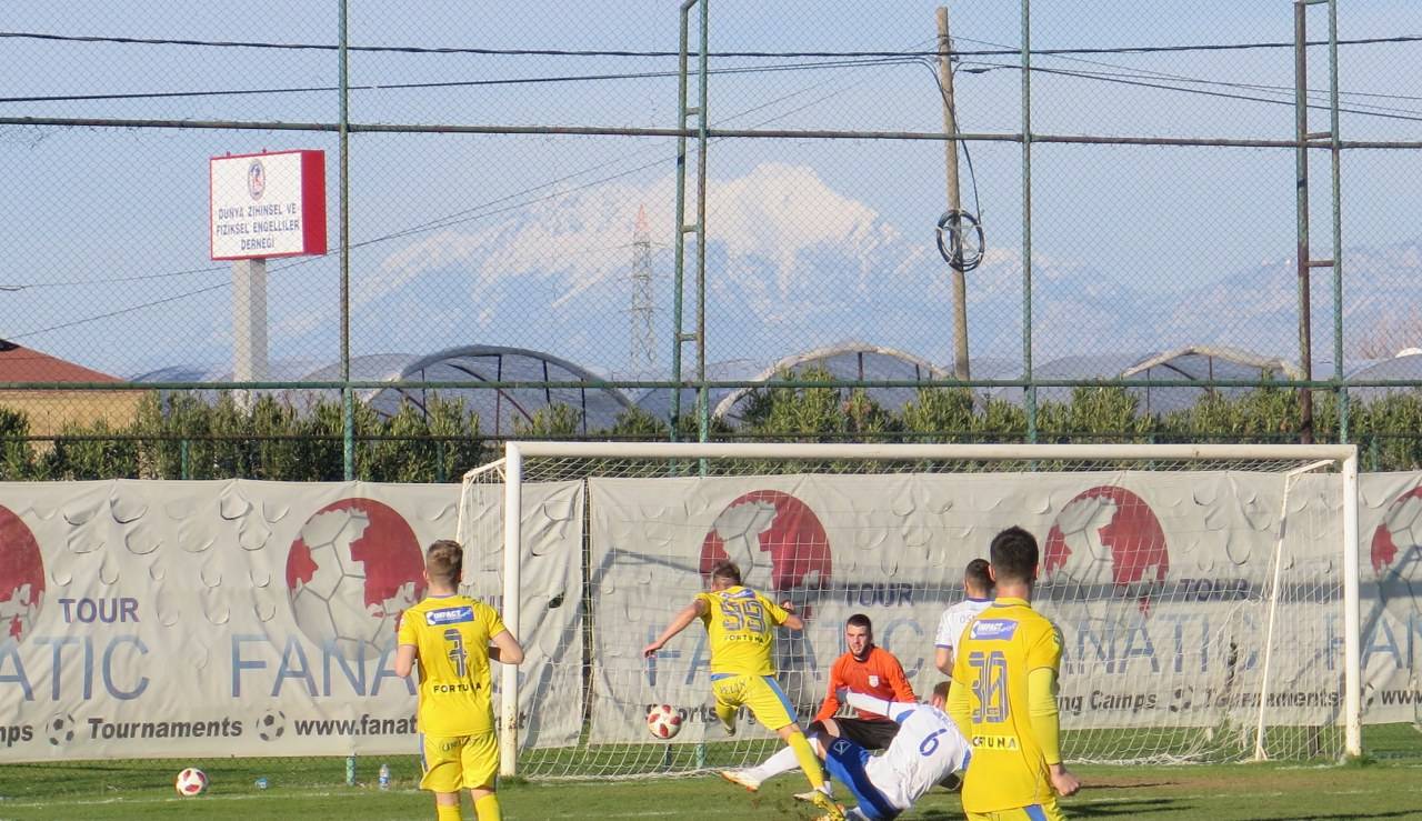 FC Petrolul, la jumătatea stagiului din Turcia. Mai vine un fundaș central? Tordai, sâmbătă dimineață la Lara, iar seara, pe… banca Viitorului, contra Craiovei! FC Petrolul, la jumătatea stagiului din Turcia. Mai vine un fundaș central? Tordai, sâmbătă dimineață la Lara, iar seara, pe… banca Viitorului, contra Craiovei!