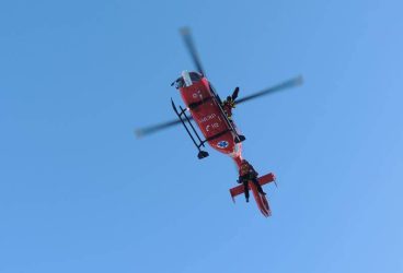 Cadavru recuperat din munte cu un elicopter de salvamontiștii din Bușteni (video)