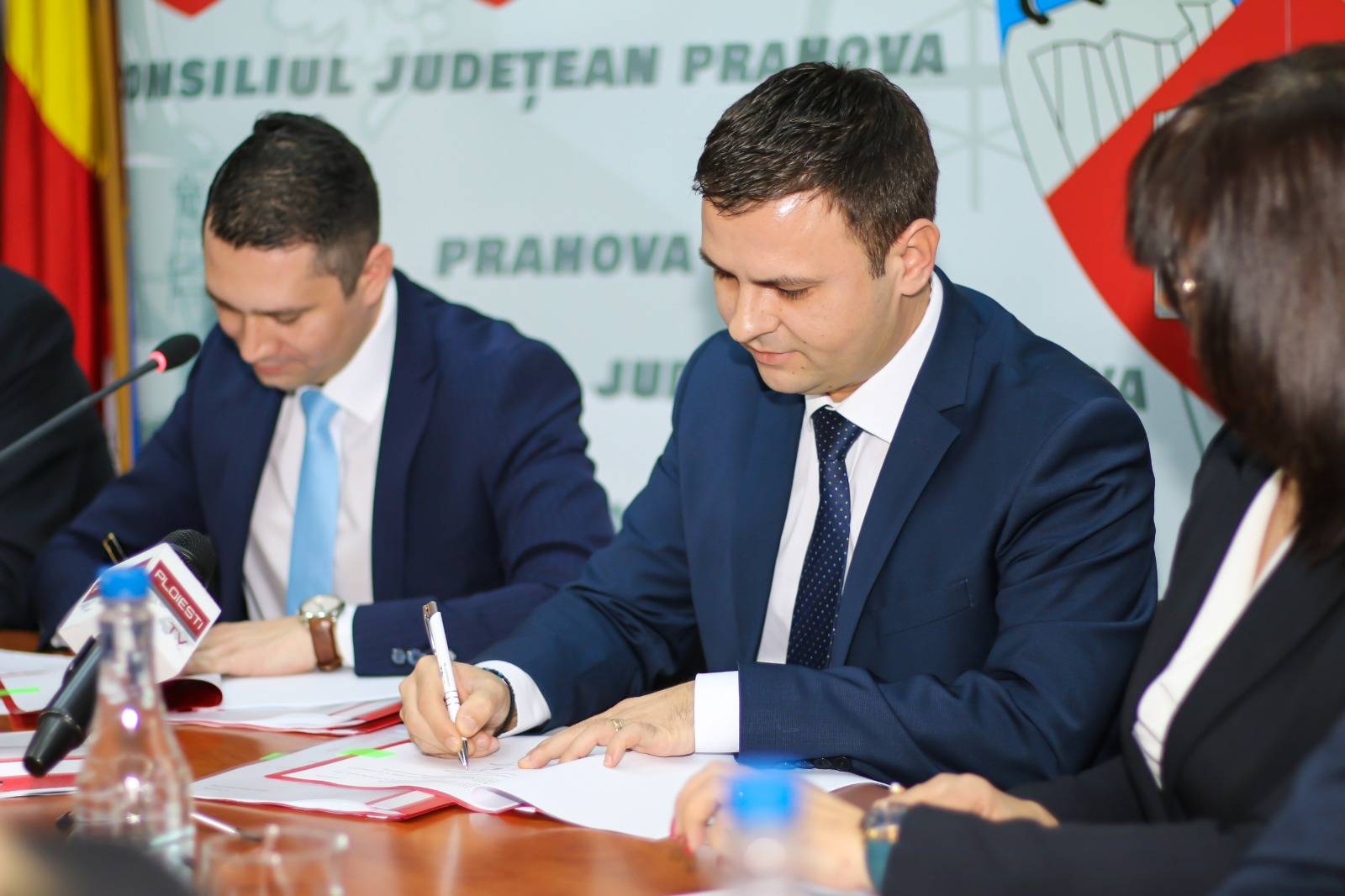 Șase mari contracte cu finanțare europeană pentru județul Prahova, semnate azi Șase mari contracte cu finanțare europeană pentru județul Prahova, semnate azi