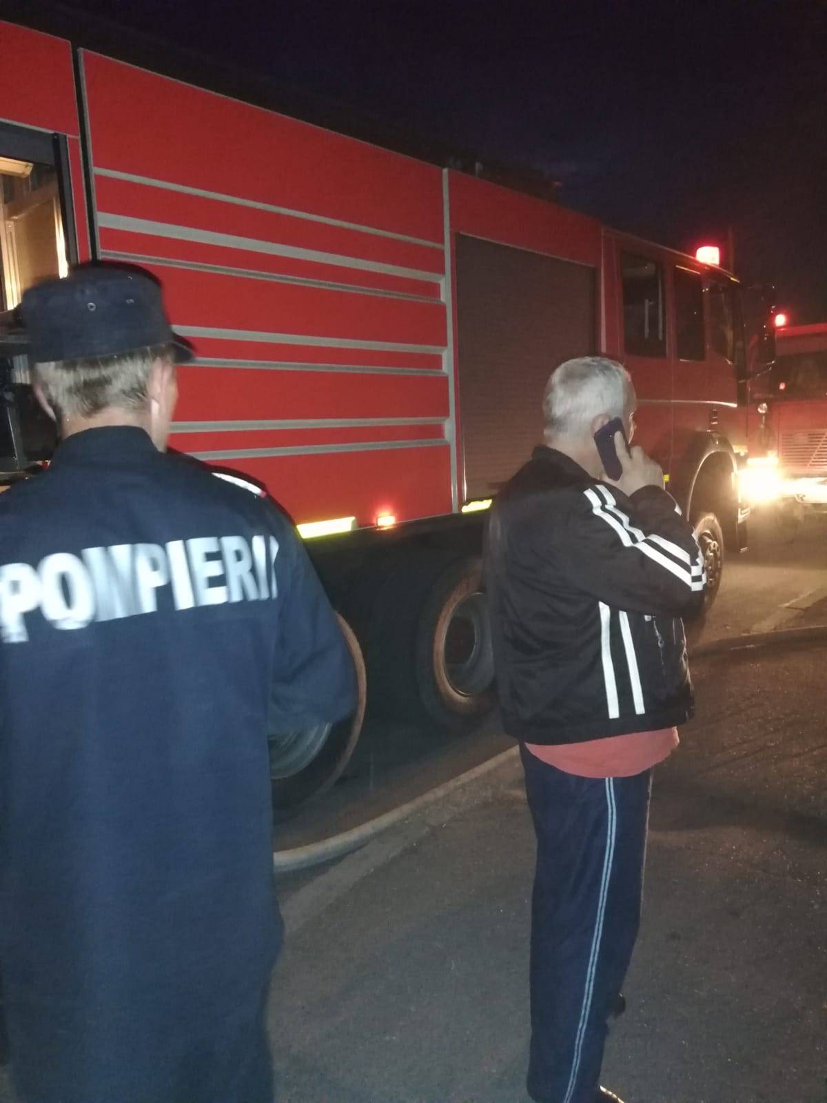 Incendiu cu repetiție pe strada Izvoare din Ploiești Incendiu cu repetiție pe strada Izvoare din Ploiești