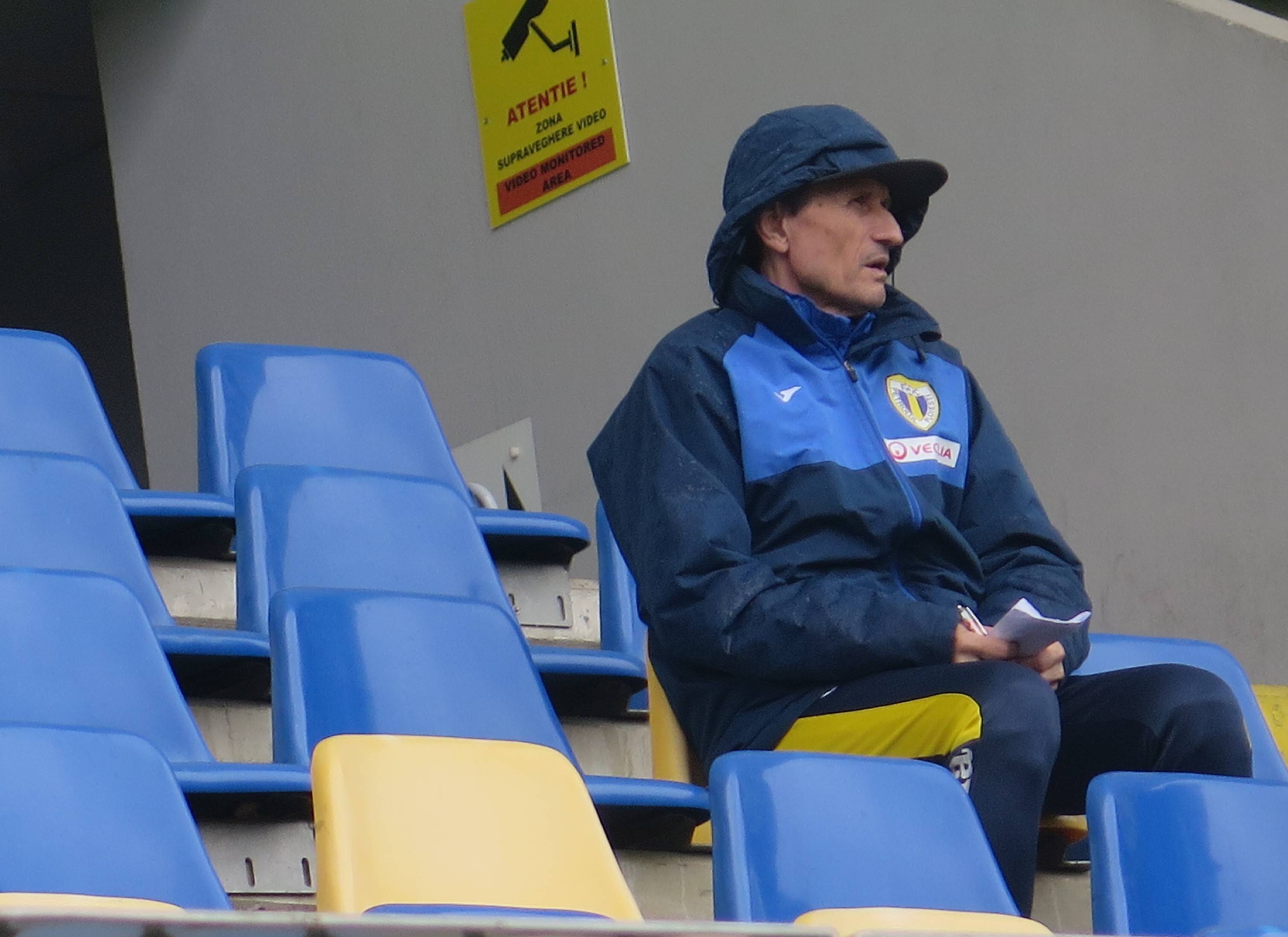 Conducerea Petrolului a făcut eforturi financiare serioase pentru a-i oferi lui Gigi Mulțescu un prim antrenament de lux! Joi, vine și Mulțescu jr. Conducerea Petrolului a făcut eforturi financiare serioase pentru a-i oferi lui Gigi Mulțescu un prim antrenament de lux! Joi, vine și Mulțescu jr.