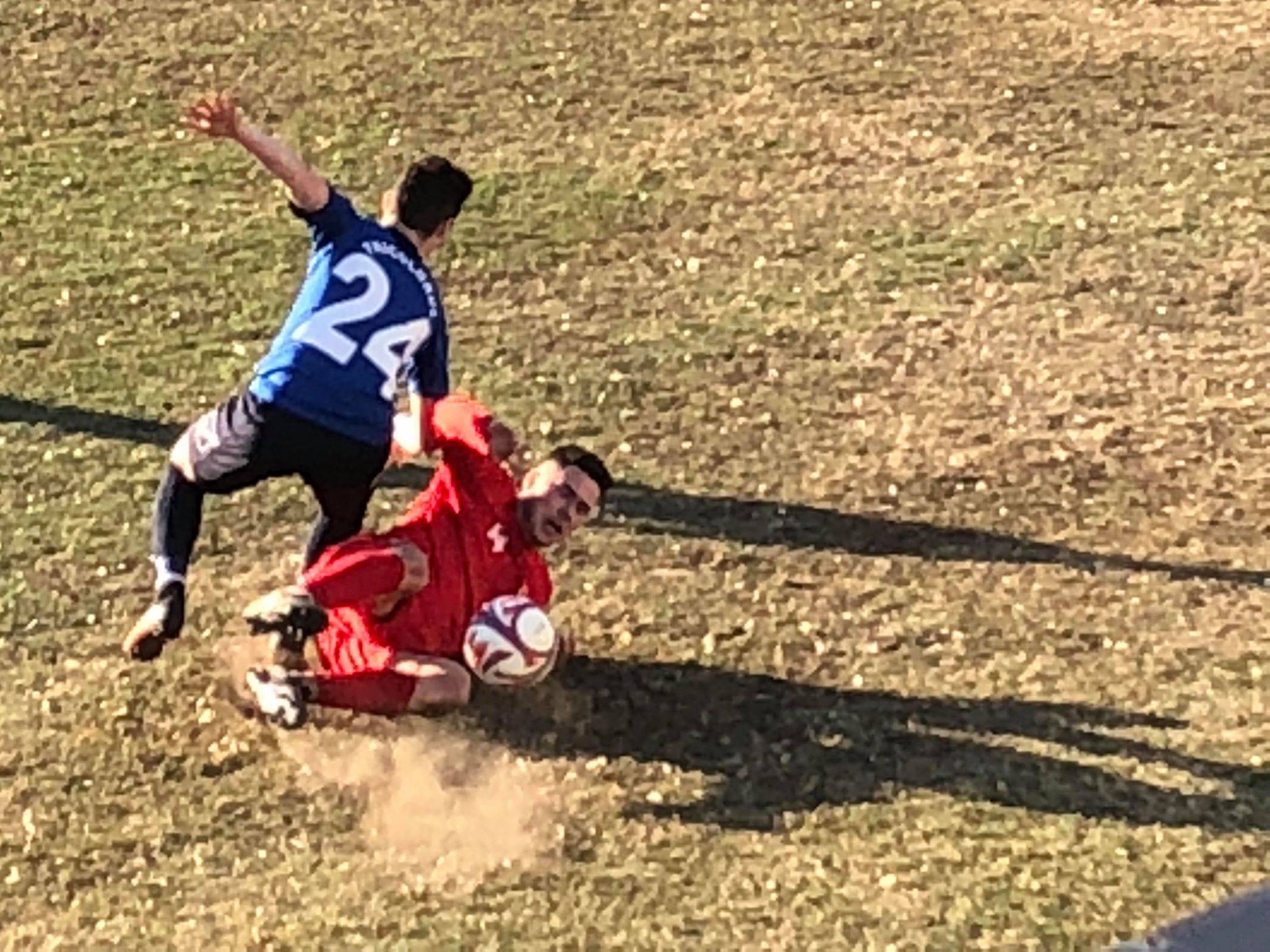 Ex-atacant al Petrolului și actual vârf al echipei CS Blejoi, Cosmin Lambru a revenit la vechiul număr de când era cel mai tânăr golgheter al Ligii A Prahova!