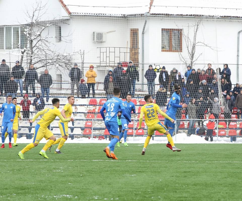 Petrolul, obligată din nou să învingă, pentru a fi în trioul de pe podium. Meci dificil, duminică, în compania întăritei Metaloglobus