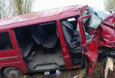 Accident în Prahova: tatăl, mort iar 4 copii între 18 şi 26 de ani, răniţi grav
