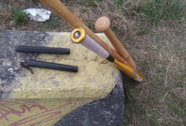 Poliţiştii prahoveni au confiscat un arsenal de arme albe de la fanii lui “Poli” (Update)