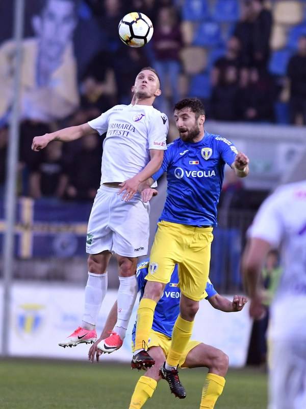 Ce s-a întâmplat în pauza derbiului FC Petrolul – FC Argeș? Nu pot ține băieții lui Gigi Mulțescu același “stroc” 90 de minute? Sau ce altceva? Ce s-a întâmplat în pauza derbiului FC Petrolul – FC Argeș? Nu pot ține băieții lui Gigi Mulțescu același “stroc” 90 de minute? Sau ce altceva?