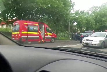 La Ploieşti, două accidente aproape în acelaşi timp şi loc