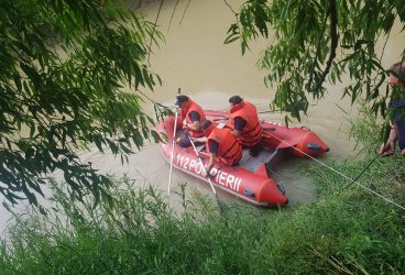 Scafandrii USISU, aduşi la căutarea bărbatului dispărut în râul Ialomiţa