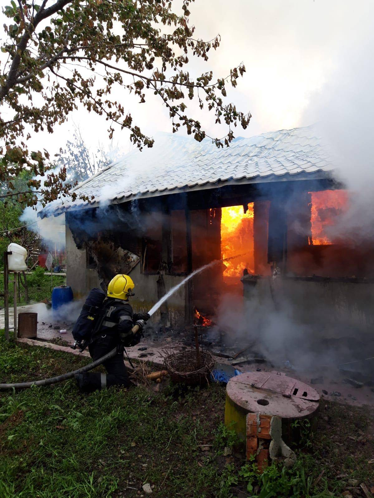 Incendiu violent în comuna Colceag Incendiu violent în comuna Colceag