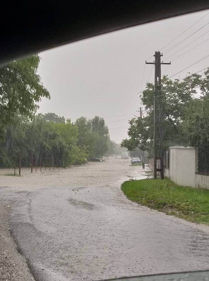 Prahova, sub COD ROŞU de ploi torenţiale. Localităţile vizate Prahova, sub COD ROŞU de ploi torenţiale. Localităţile vizate
