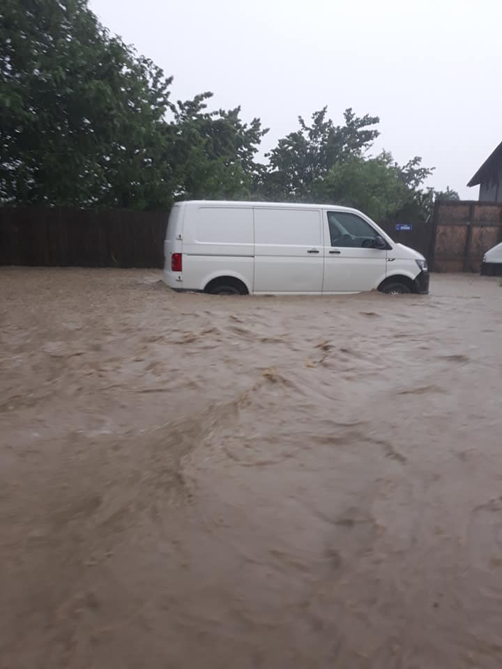 Valea Călugărească, sub ape (imagini) Valea Călugărească, sub ape (imagini)