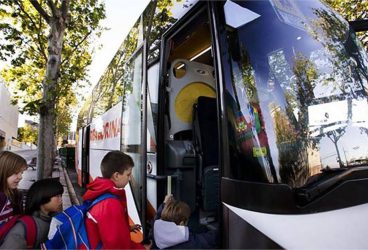 Transportul sigur al copiilor în microbuze școlare și autocare pentru călătorii educaționale
