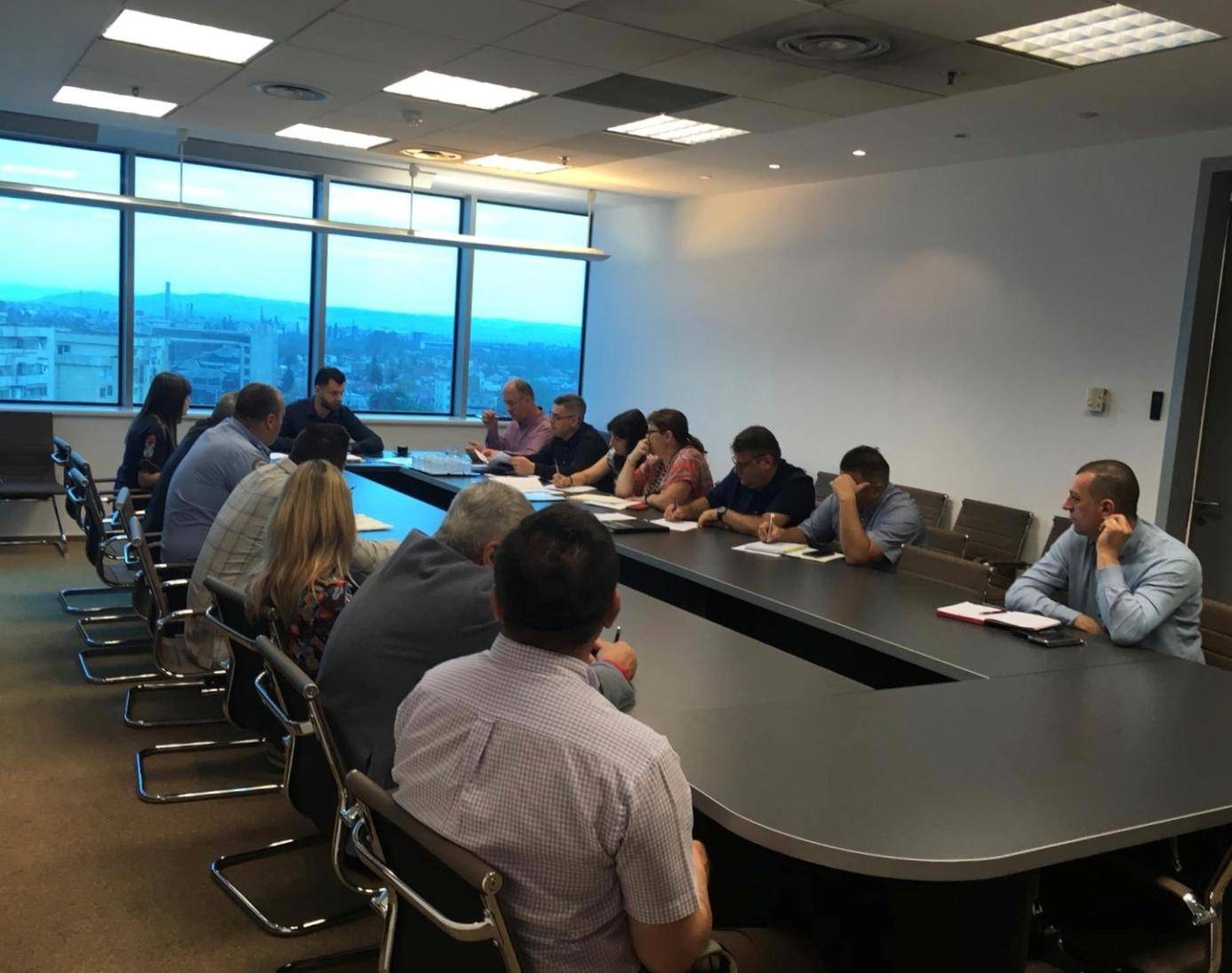 Un dig distrus pe râul Teleajen pune în pericol Ploieştiul şi alte localităţi învecinate Un dig distrus pe râul Teleajen pune în pericol Ploieştiul şi alte localităţi învecinate