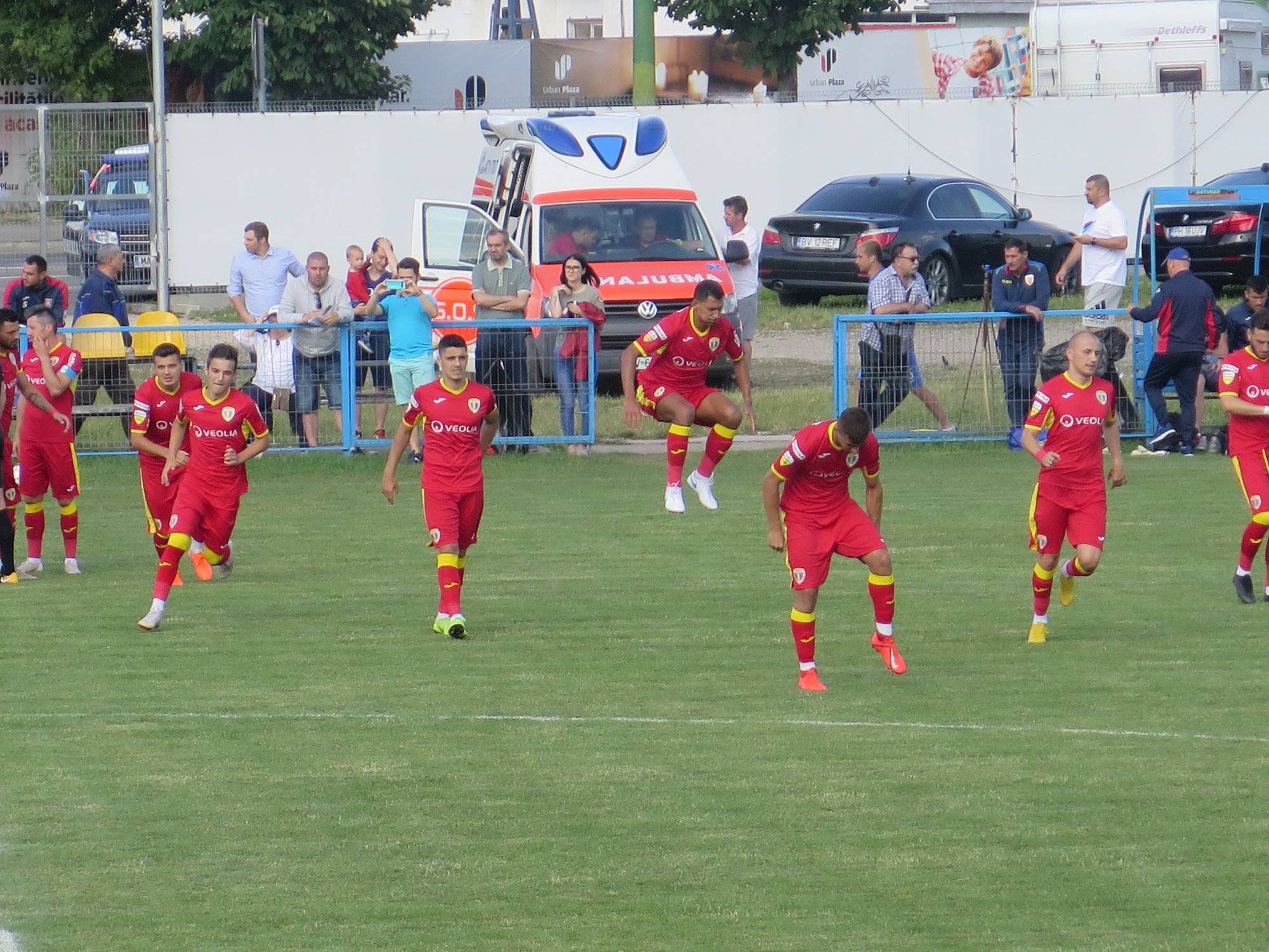 Nici de când a devenit echipă de Liga 1, Chindia tot nu o poate bate pe Petrolul! Omul amicalului de pe “Metrom” – portarul “lupilor”, Cezar Lungu Nici de când a devenit echipă de Liga 1, Chindia tot nu o poate bate pe Petrolul! Omul amicalului de pe “Metrom” – portarul “lupilor”, Cezar Lungu