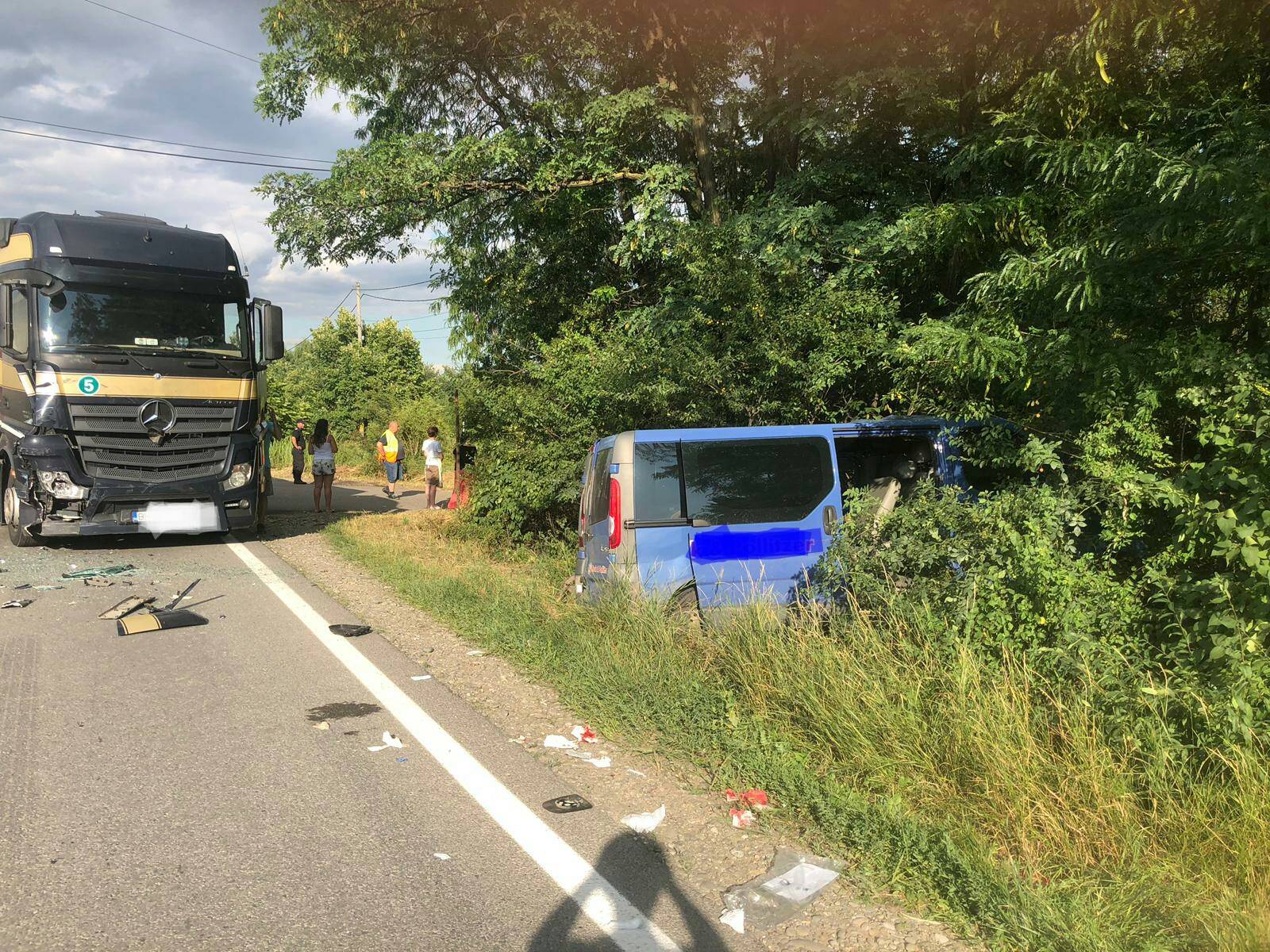 Mircobuz cu pasageri şi TIR, implicate în accident la Parcul Industrial Ploieşti Mircobuz cu pasageri şi TIR, implicate în accident la Parcul Industrial Ploieşti
