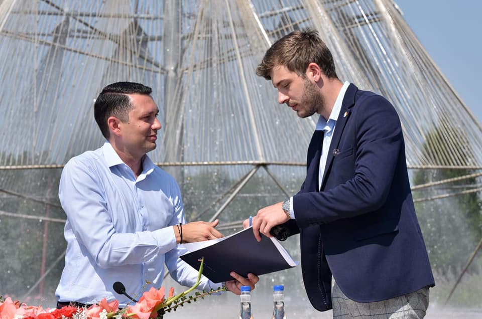 Consiliul Judeţean răsplăteşte societatea civilă prahoveană Consiliul Judeţean răsplăteşte societatea civilă prahoveană