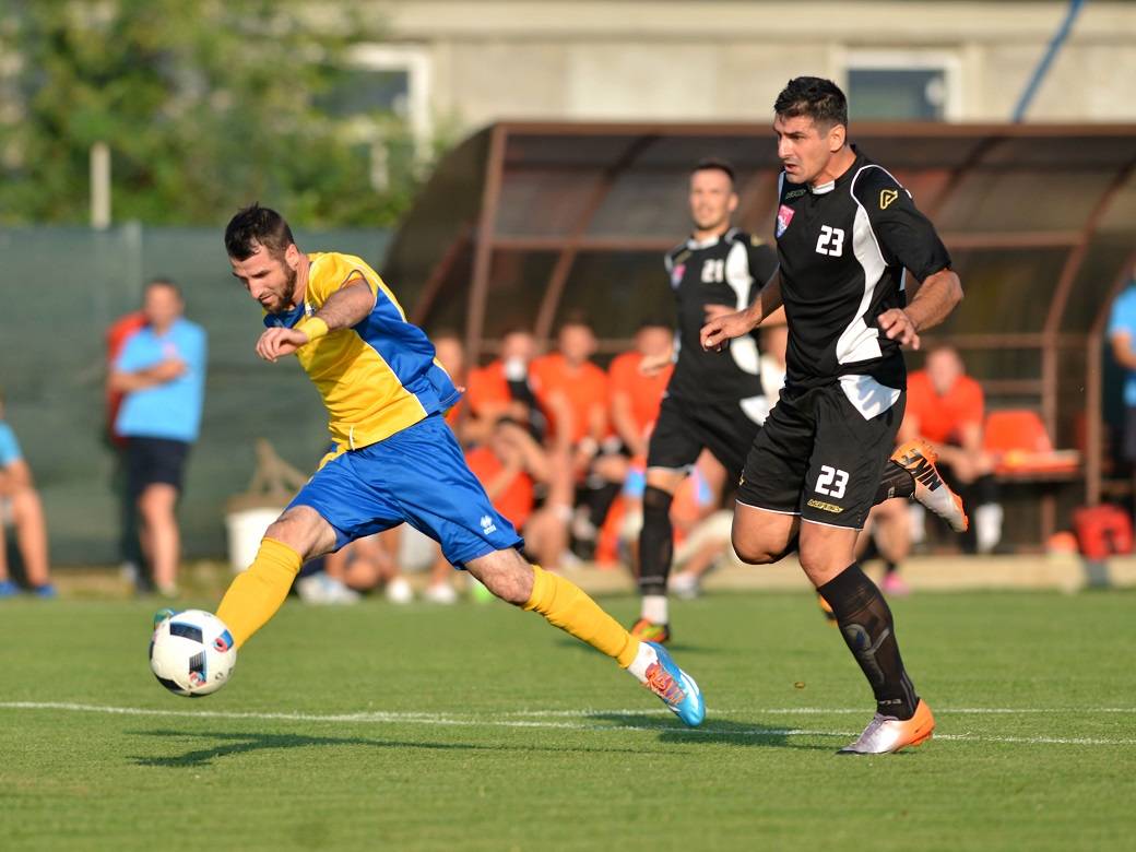 Întoarcerea la cuplajele de altădată. O mai fi și acum același farmec și stadionul plin, la amicalele Petrolului? CS Blejoi – prietenul la nevoie se cunoaște!