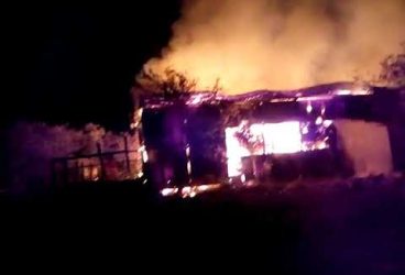 Incendiu violent la o fermă din Baba Ana