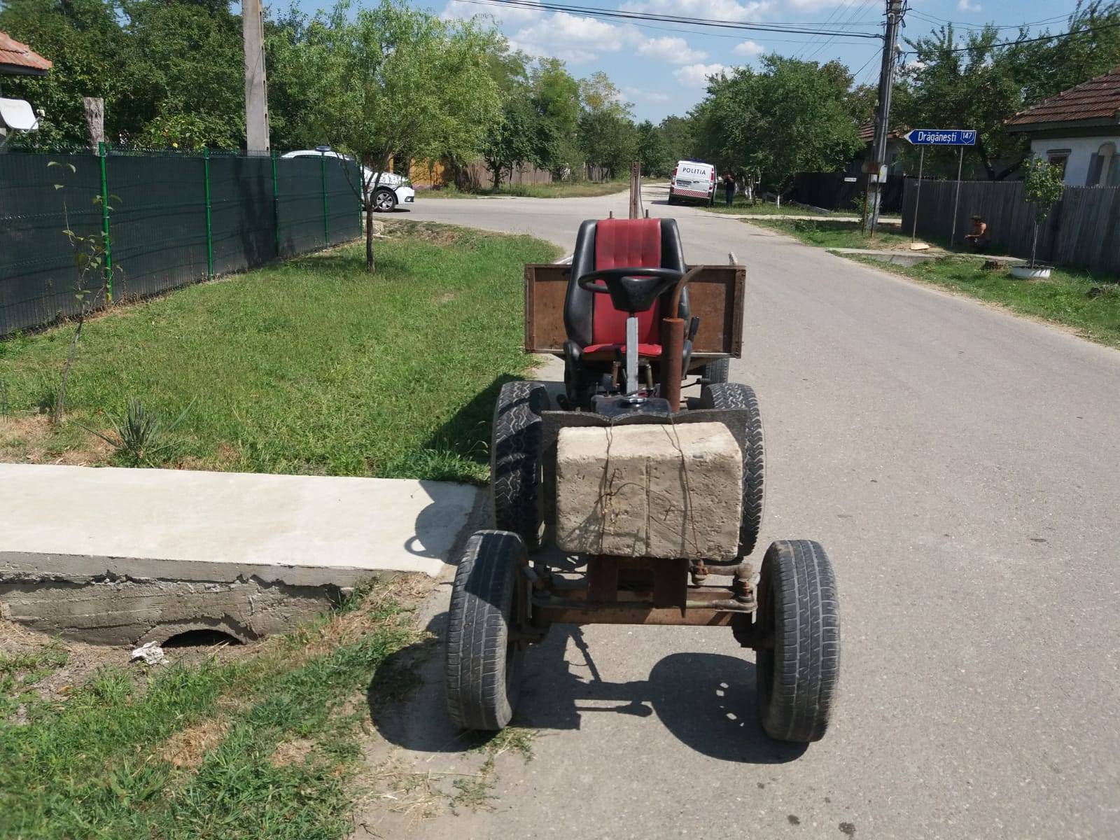 O ciudăţenie improvizată la un tractoraş a băgat două persoane în spital O ciudăţenie improvizată la un tractoraş a băgat două persoane în spital