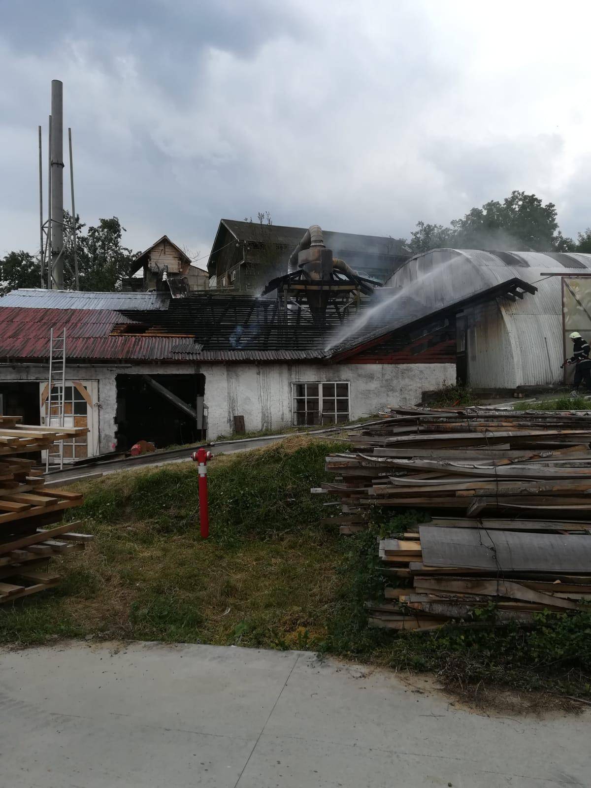 Incendiu la o fabrică de cherestea din Măneciu Incendiu la o fabrică de cherestea din Măneciu