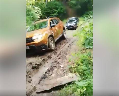 Patru cetăţeni israelieni au rămas blocaţi în munte, la Sinaia Patru cetăţeni israelieni au rămas blocaţi în munte, la Sinaia