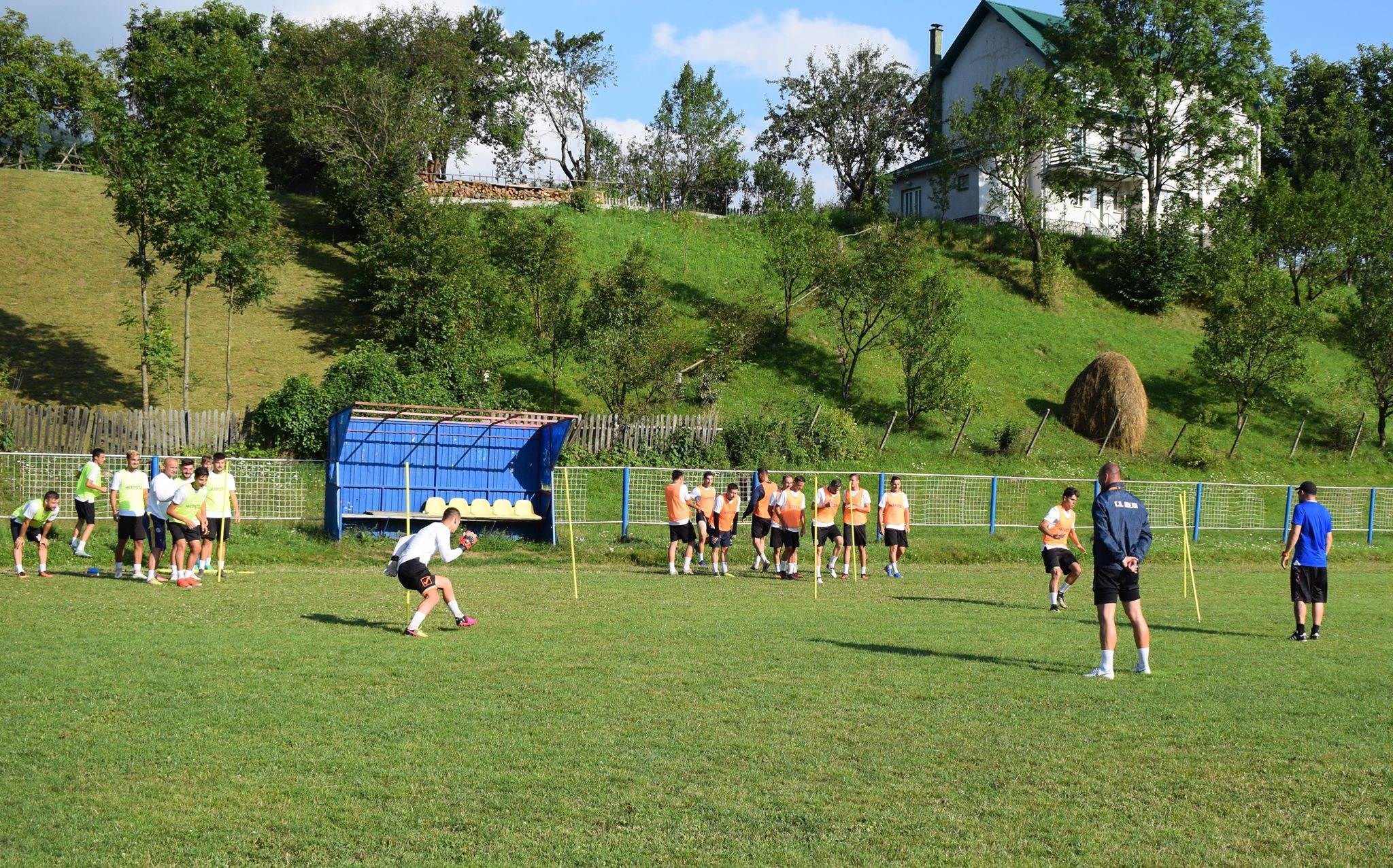 Singura divizionară C prahoveană, CS Blejoi, pregătește exclusiv pe plan local debutul absolut în campionatul Ligii a III-a. Cantonament la Valea Doftanei și teste în propriul județ