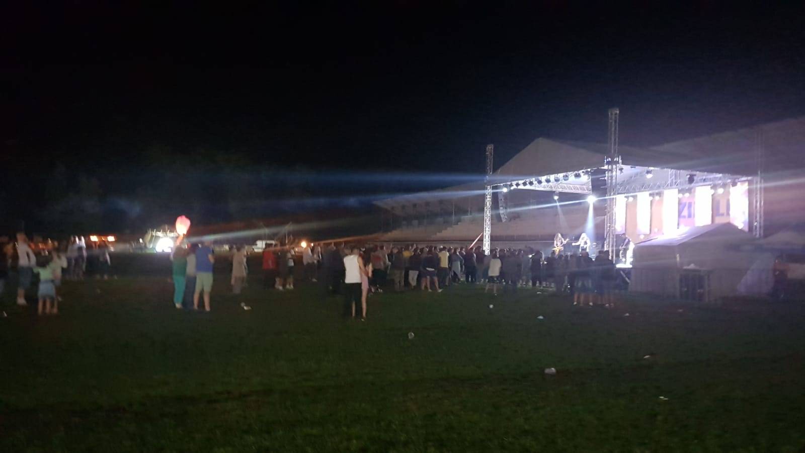 Plopenarii dau cu flit… Zilelor Oraşului Plopeni Plopenarii dau cu flit… Zilelor Oraşului Plopeni