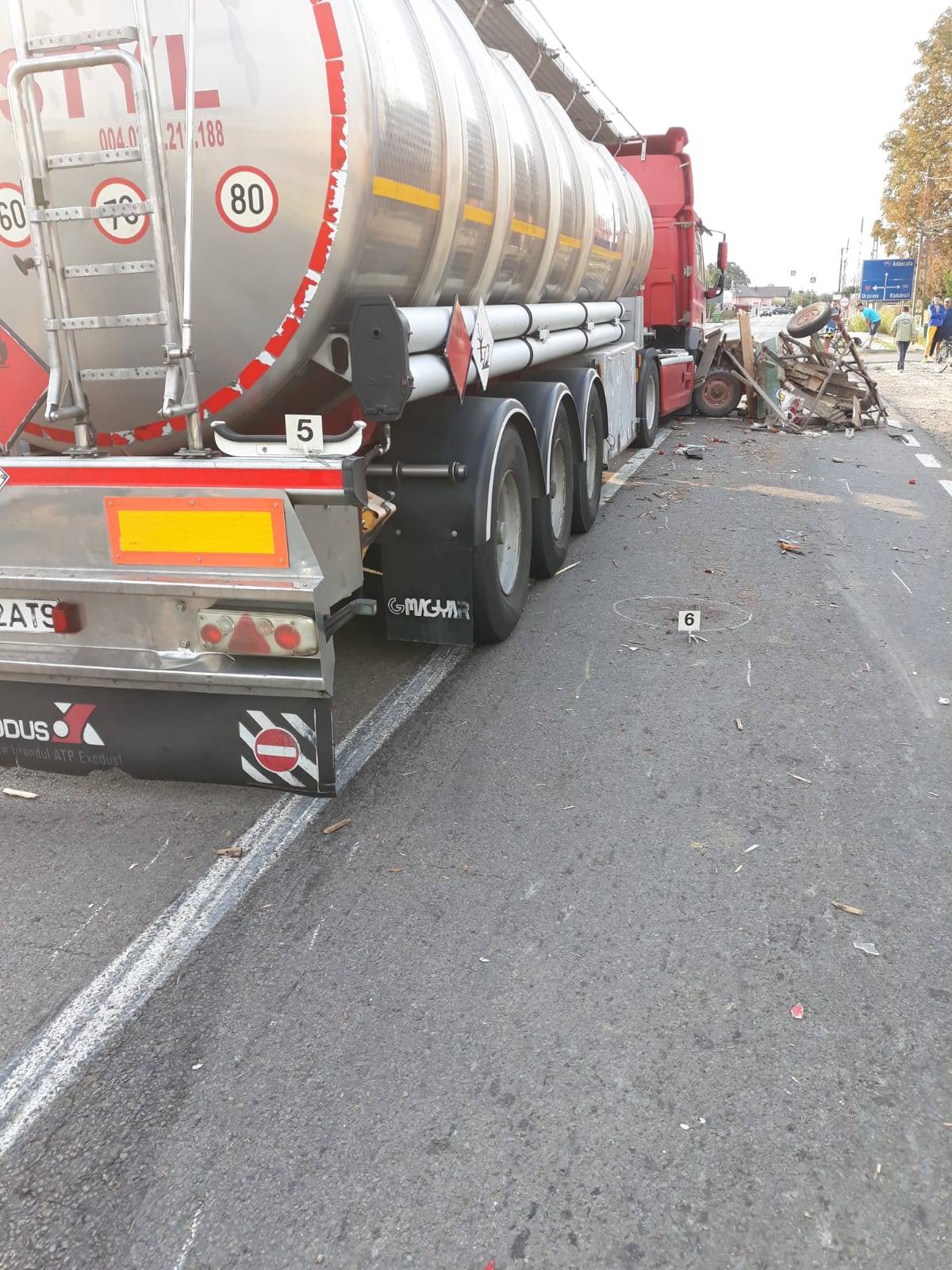 Un TIR a spulberat o căruţă, la Ciorani Un TIR a spulberat o căruţă, la Ciorani