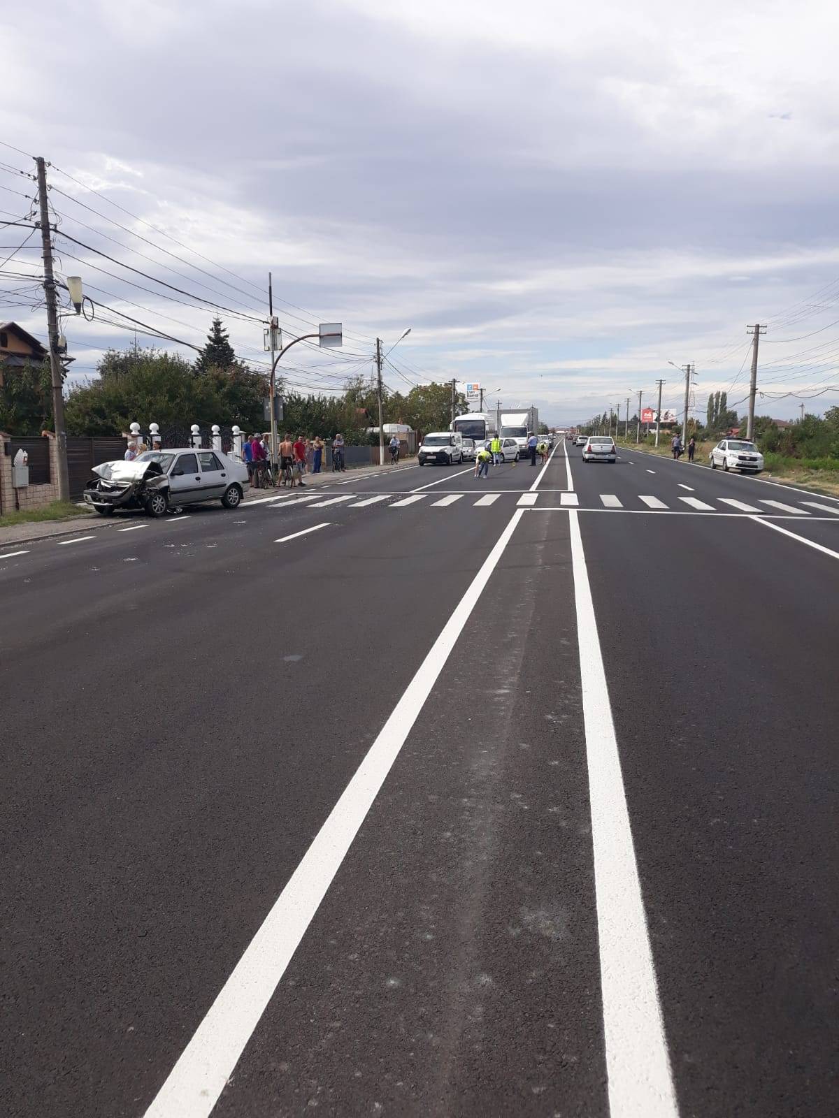 Pieton accidentat pe trecere într-un carambol de maşini, la Româneşti Pieton accidentat pe trecere într-un carambol de maşini, la Româneşti