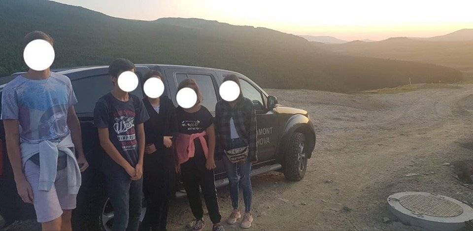 Cinci copii, recuperaţi de salvamontişti de pe Platoul Bucegi Cinci copii, recuperaţi de salvamontişti de pe Platoul Bucegi