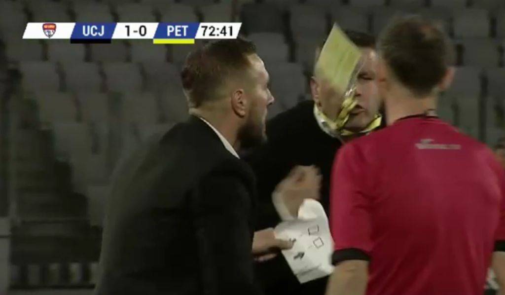 O primă repriză dominată “da capo al fine” de Petrolul, pe “Cluj Arena”, dar fără a marca și fiind “ciugulită” de arbitru! A doua – un dezastru de neașteptat și de… neacceptat! O primă repriză dominată “da capo al fine” de Petrolul, pe “Cluj Arena”, dar fără a marca și fiind “ciugulită” de arbitru! A doua – un dezastru de neașteptat și de… neacceptat!